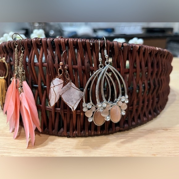 Lot of four pairs dangle earrings. Wire wrapped boho. Quartz. Feathers. Pink. - Picture 2 of 6